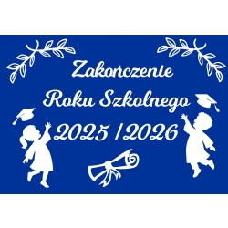 dekoracja z filcu  zakończenie roku szkolnego ozdobiona kwiatkami gałązkami i machające dzieci